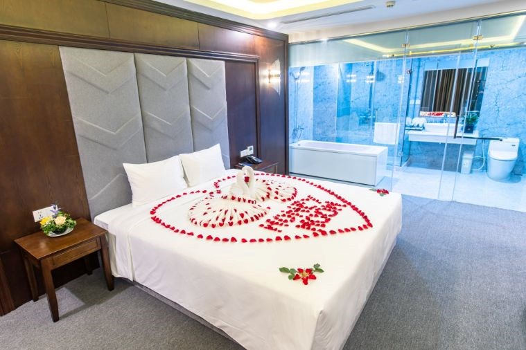 Khách Sạn Peace Hạ Long